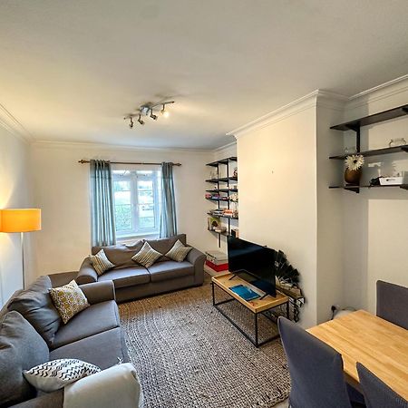 2 Bed Flat - Short Walk From Brent Cross Station Apartment Хендън Екстериор снимка