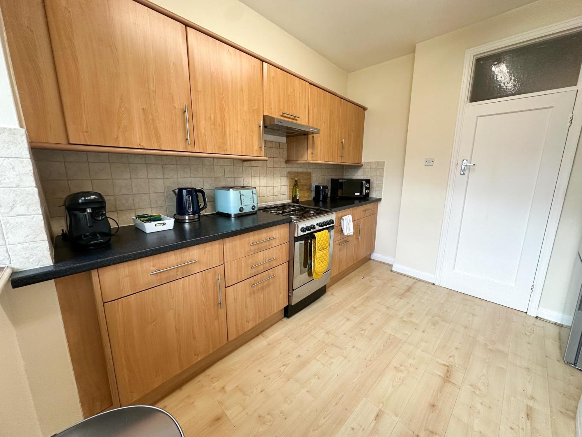 2 Bed Flat - Short Walk From Brent Cross Station Apartment Хендън Екстериор снимка