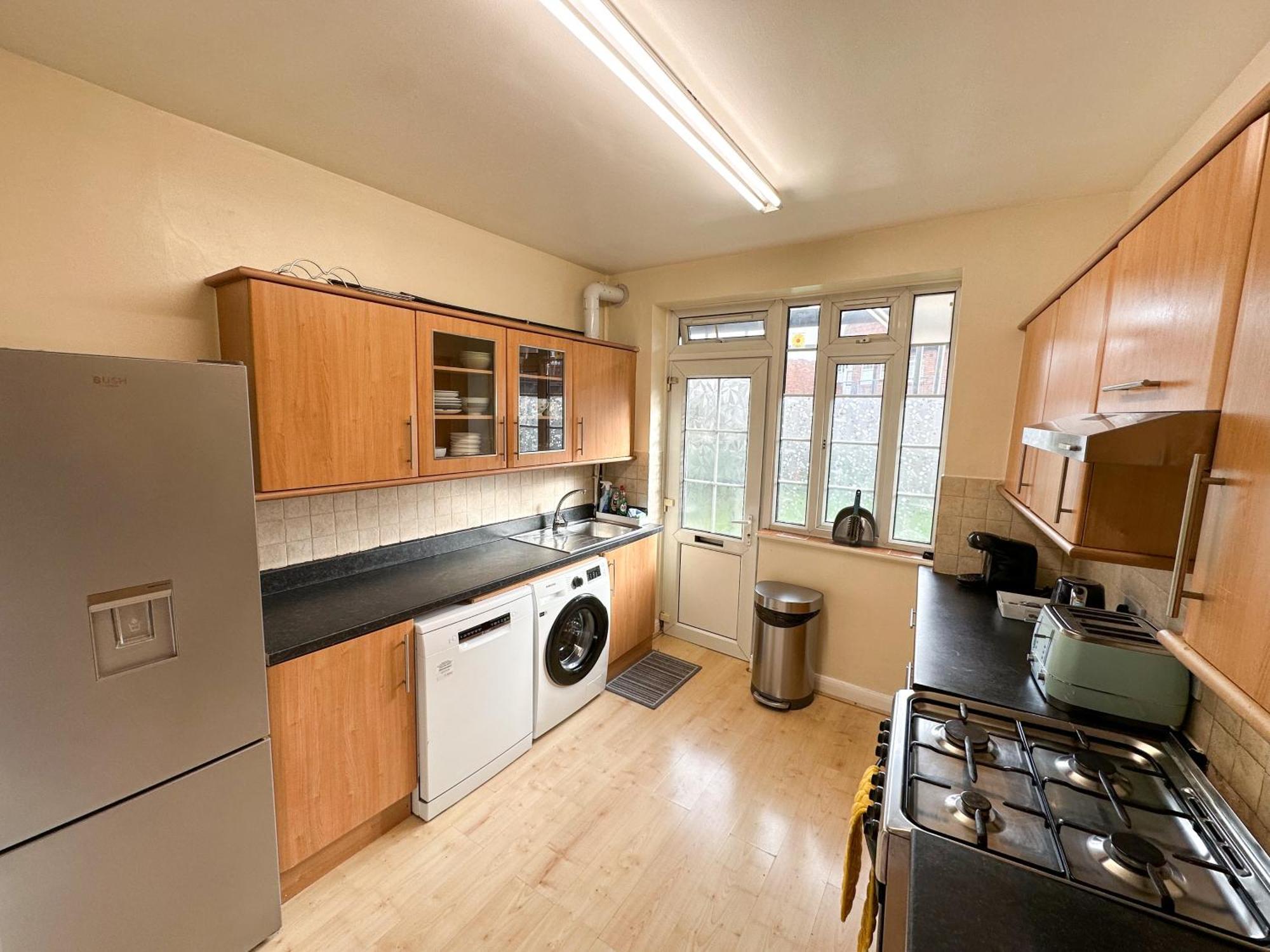2 Bed Flat - Short Walk From Brent Cross Station Apartment Хендън Екстериор снимка